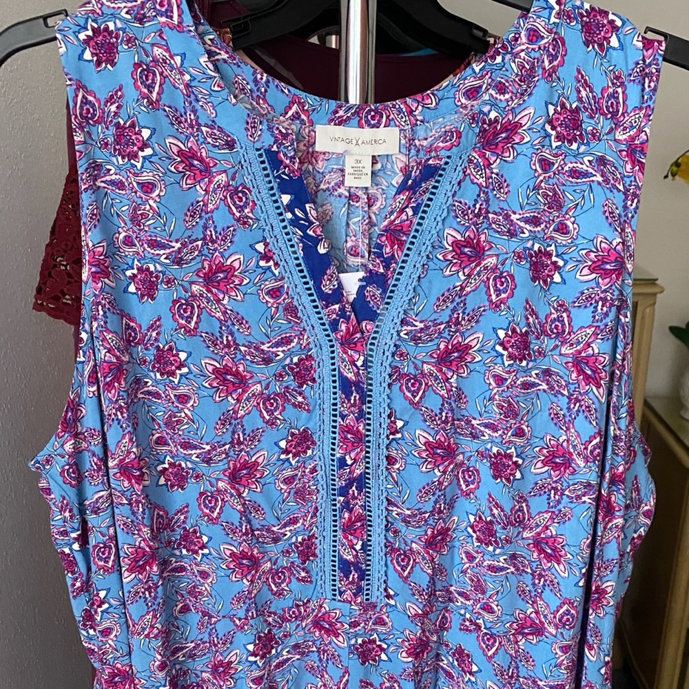 Womens Plus Floral sleeveless blouse